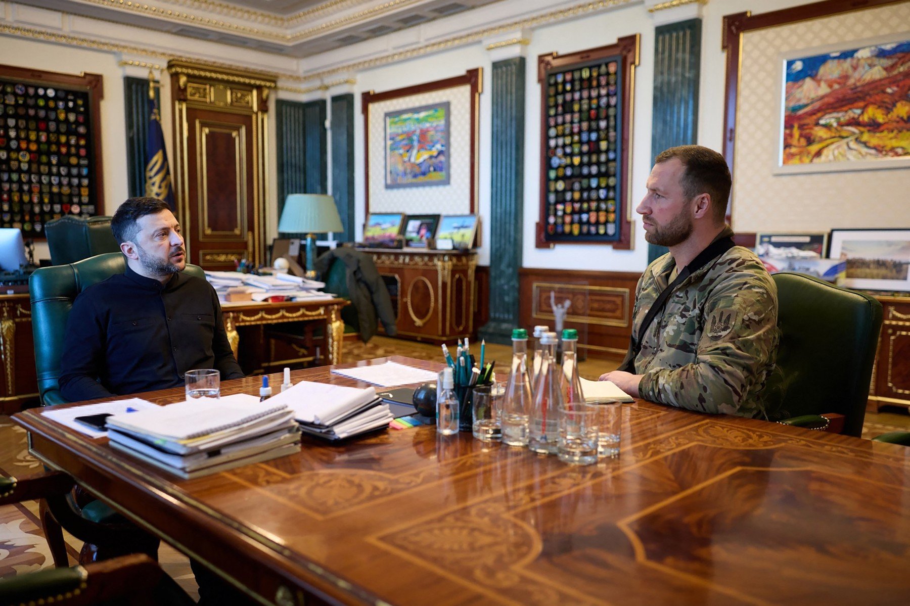 Ucraina încotro? Posibilă schimbare la vârful Serviciului de Securitate după demisia lui Maliuk După anunțul surprinzător al demisiei lui Vasil Maliuk, șeful Serviciului de Securitate al Ucrainei (SBU), apar noi indicii cu privire la o posibilă rocadă în poziția de conducere