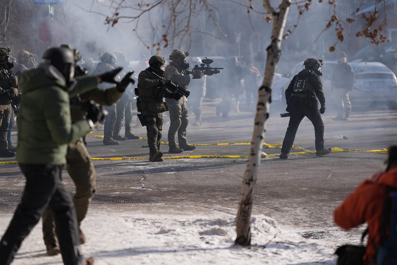 Donald Trump trimite forțe speciale în Minnesota pentru a calma tensiunile generate de violență și proteste Tensiunile din Minnesota, intensificate de două incidente fatale cu împușcături în numai trei săptămâni, au determinat Administrația Trump să intervină direct în gestionarea situației din Minneapolis