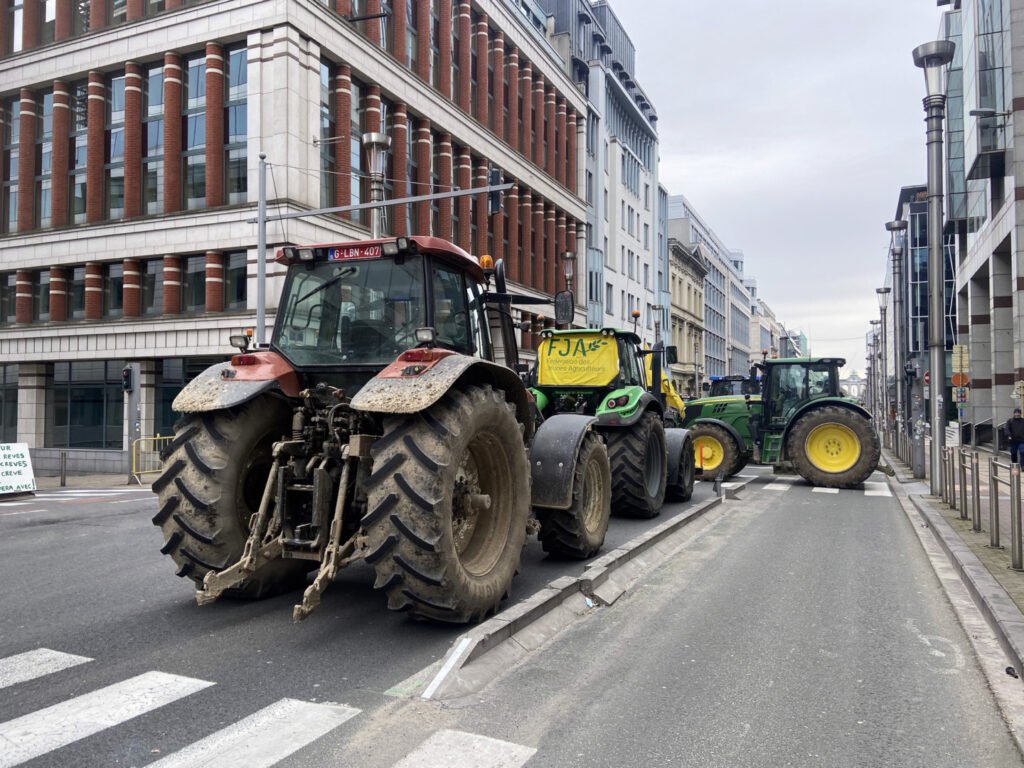 Protest masiv al fermierilor europeni împotriva acordului de liber schimb Mercosur a declanșat o dezbatere aprinsă în rândul politicienilor și al liderilor agricoli