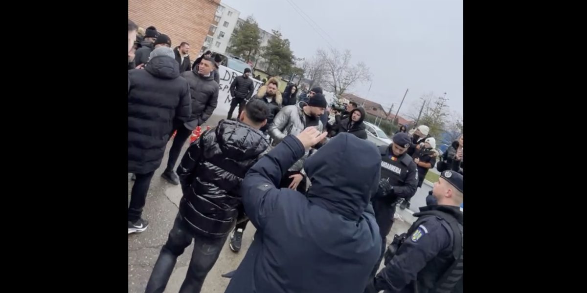 protest-la-spitalul-judetean-Buzau.jpg - PresaObiectiva