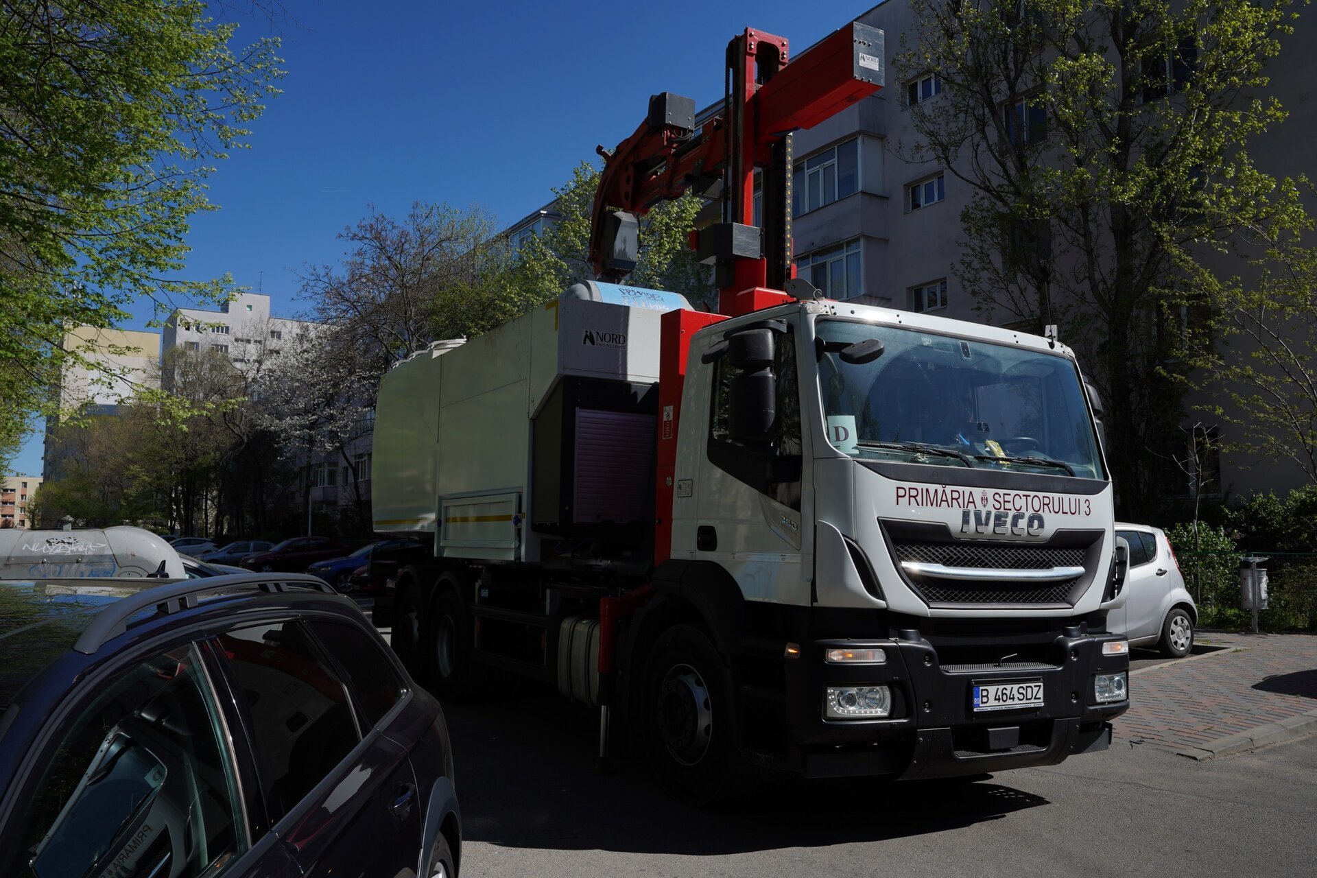 Sectorul 3 face pași importanți spre un management mai eficient al deșeurilor Autoritățile locale din Sector 3 lansează o campanie de conștientizare și facilitare a colectării selective a deșeurilor, într-o încercare de a eficientiza procesul și de a reduce impactul asupra mediului