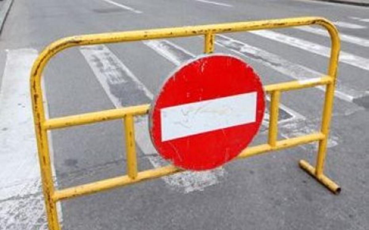 Traficul din Capitală se confruntă, în aceste zile, cu o serie de restricții și devieri cauzate de lucrări la infrastructură, pe fondul condițiilor meteo de iarnă care impun o conduită preventivă din partea șoferilor