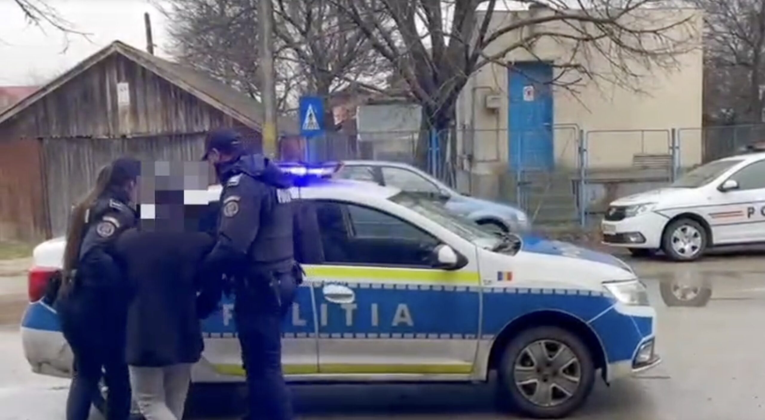 Poliția din Târgu Secuiesc a intervenit rapid după apelul unei femei, care a semnalat că mama sa a fost victima unor agresiuni fizice