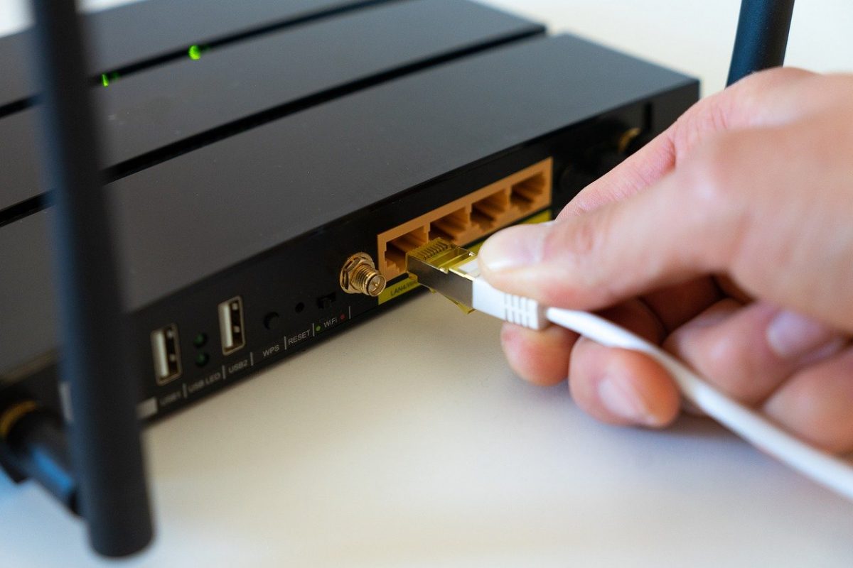 Uniunea Europeană își intensifică eforturile de a recunoaște infrastructura digitală ca fiind la fel de vitală pentru societate precum drumurile sau rețelele de energie