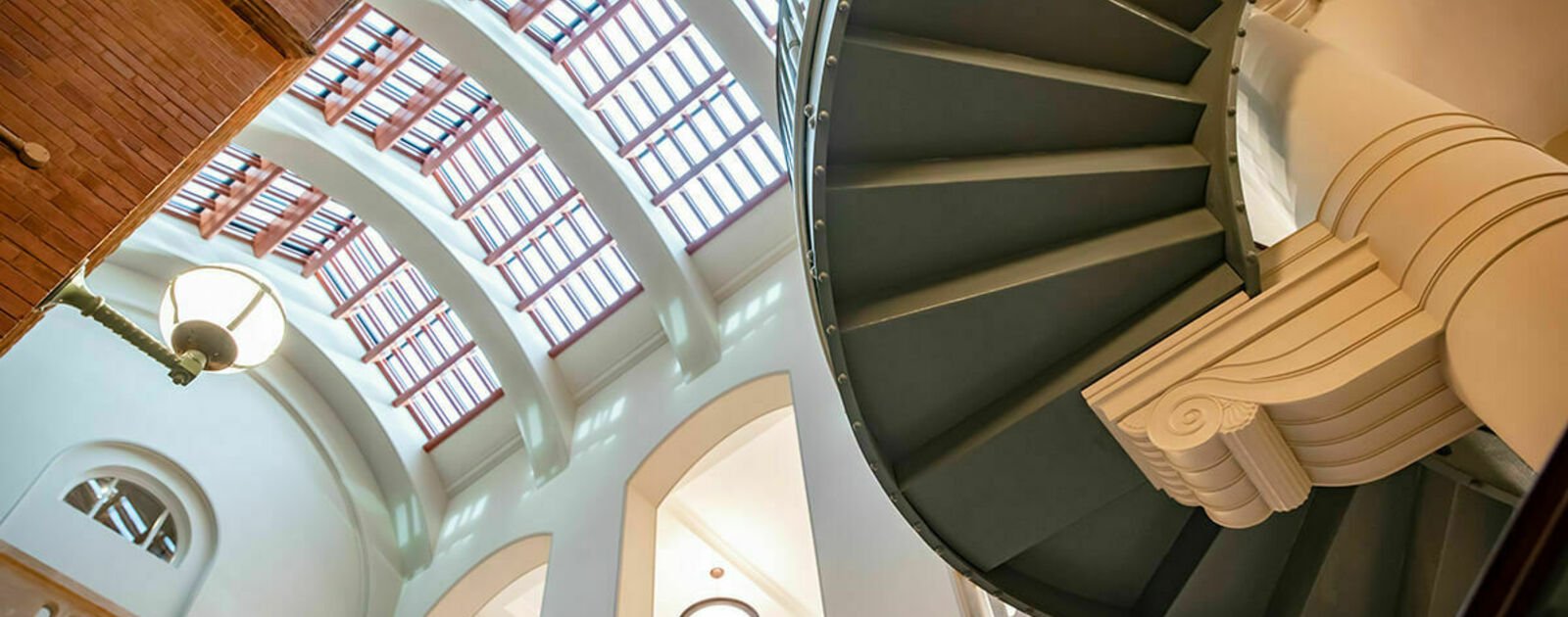 John Simpson, distins cu Premiul Richard H. Driehaus 2026; Philippe Villeneuve, premiat cu Henry Hope Reed