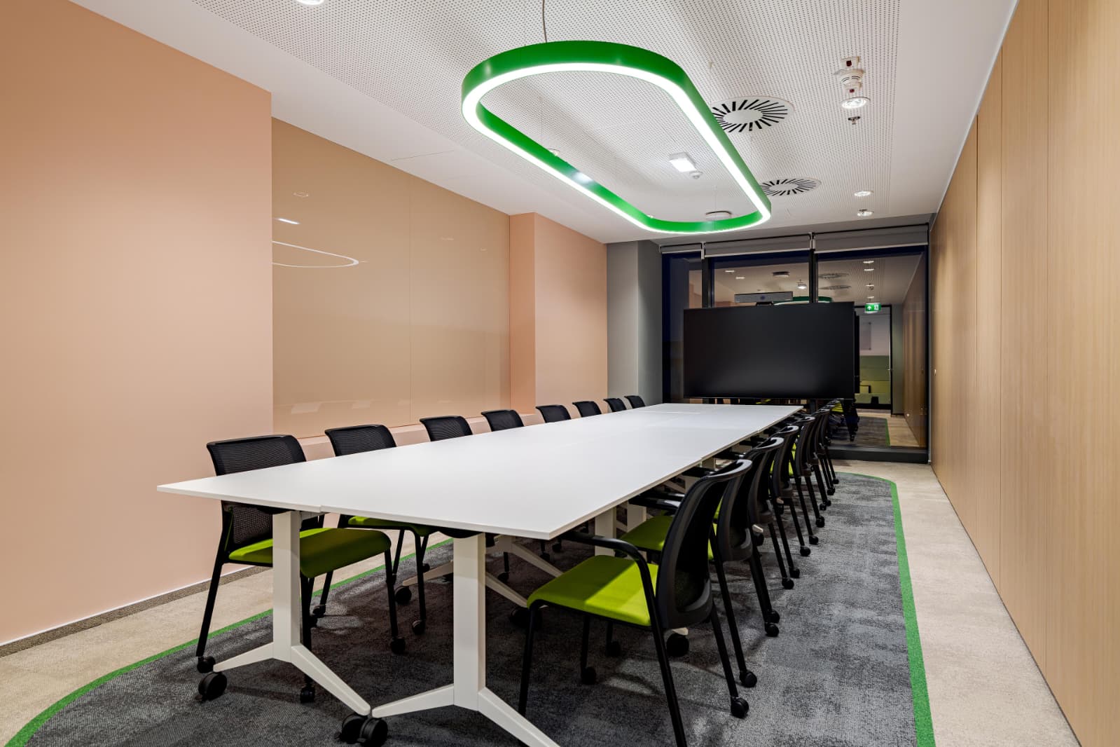 Schneider Electric România își reafirmă angajamentul față de sustenabilitate și inovație prin deschiderea noului sediu central din București, situat în cadrul Globalworth Campus