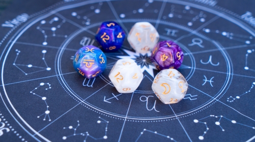 shutterstock-neirfy-horoscope-zodiac-circle-with-divination-dice_18493100.jpg - PresaObiectiva