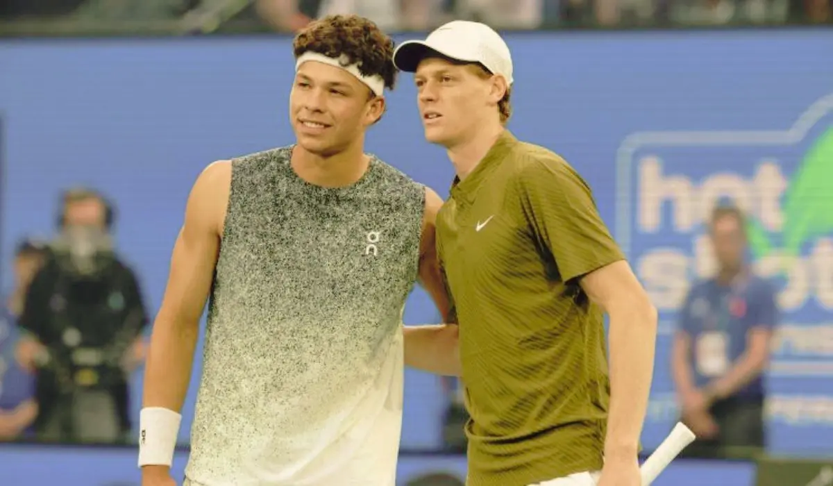 Jannik Sinner, în fața unei provocări uriașe în sferturile Australian Open 2026 Jannik Sinner se află în centrul atenției, având în față o confruntare maraton împotriva americanului Ben Shelton, în sferturile de finală ale Australian Open 2026