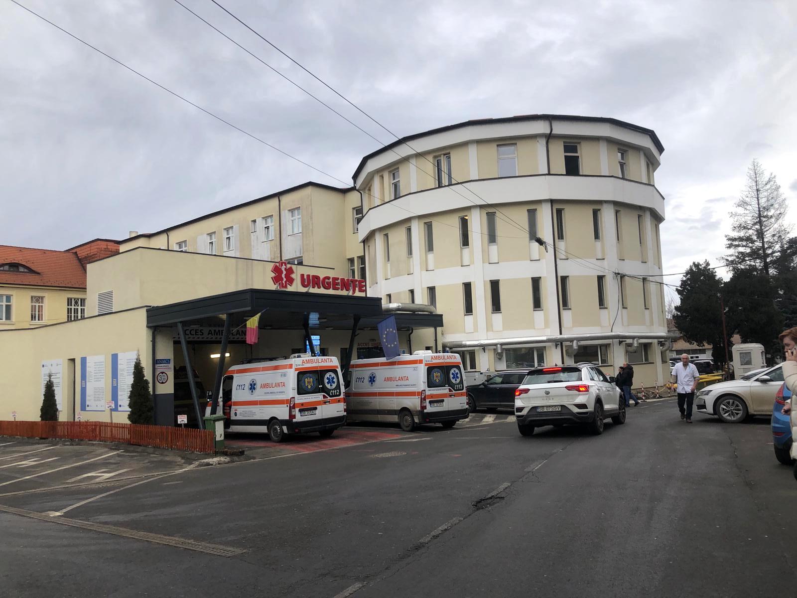 Pacienții și aparținătorii celor internați la Secția de Ortopedie a Spitalului Județean din Sibiu trăiesc, în aceste zile, o adevărată încercare a răbdării