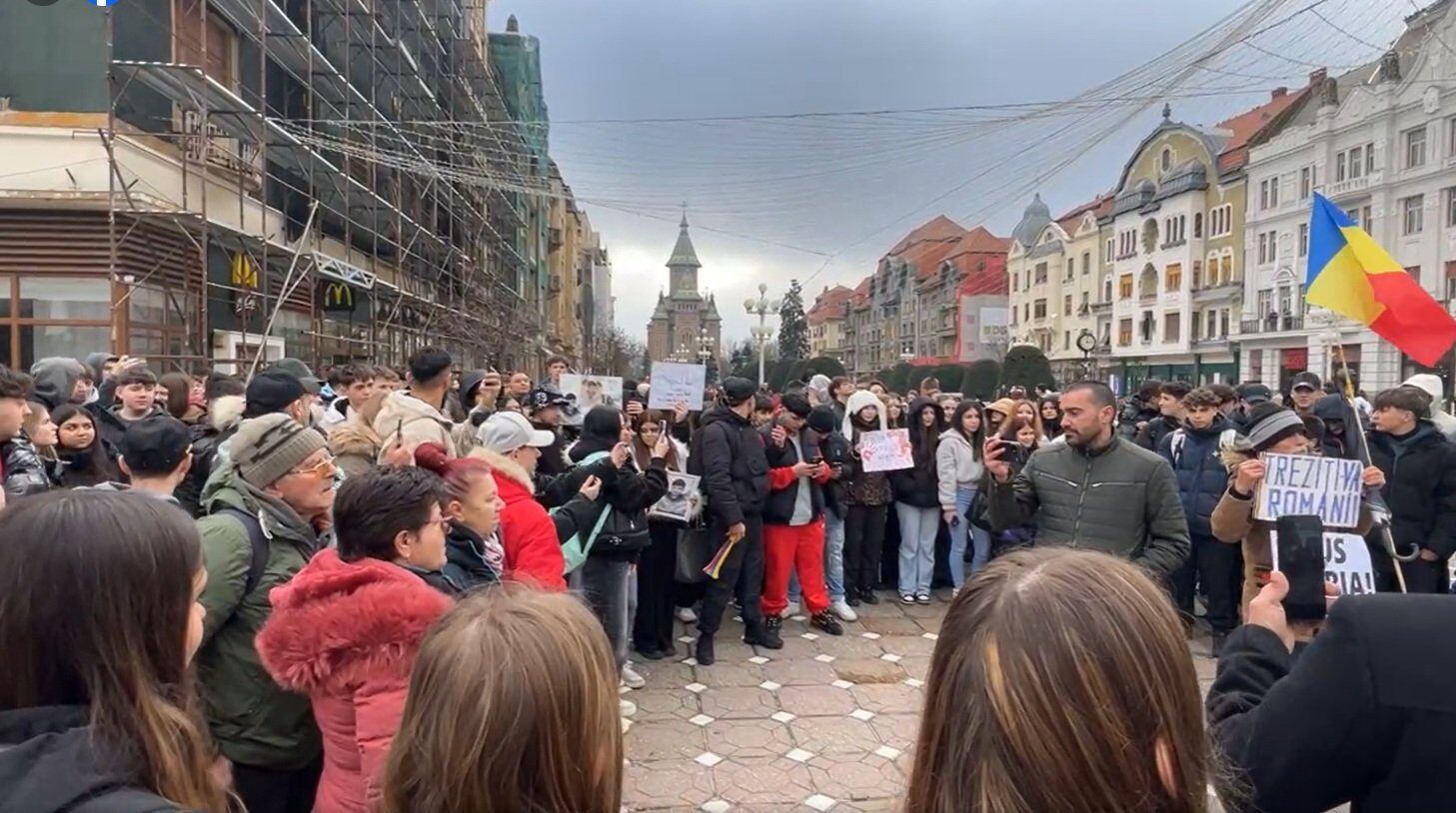 Timișoara a fost scena unui spectacol tensionat de proteste marți după-amiază, în urma tragicului incident care a zguduit comunitatea locală