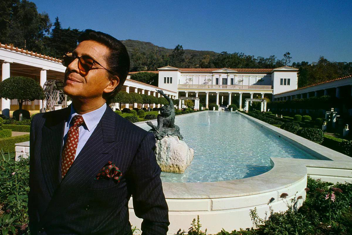 Valentino, stilul în sine și moștenirea luxului, lasă în urmă o imensă moștenire de frumusețe și eleganță, reprezentată de o colecție impresionantă de reședințe de vis răspândite în cele mai exclusiviste colțuri ale lumii