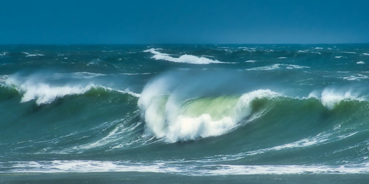 valuri-furtuna-uragan-ciclon-ocean.jpg - PresaObiectiva