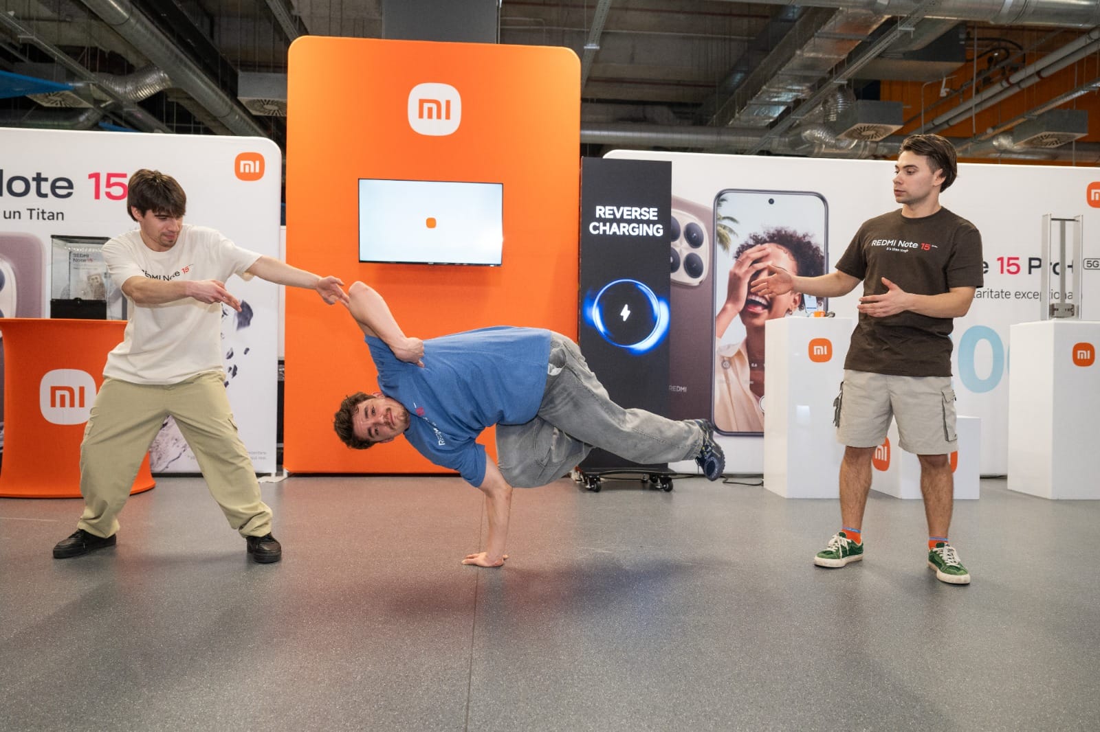 Noul Xiaomi Redmi Note 15: telefoane robuste pentru viața de toate zilele Pe piața smartphone-urilor medii, Xiaomi reușește să își păstreze poziția de lider, consolidată prin seria Redmi Note, care continuă să fie o alegere preferată pentru utilizatorii în căutare de balanța perfectă între performanță și preț