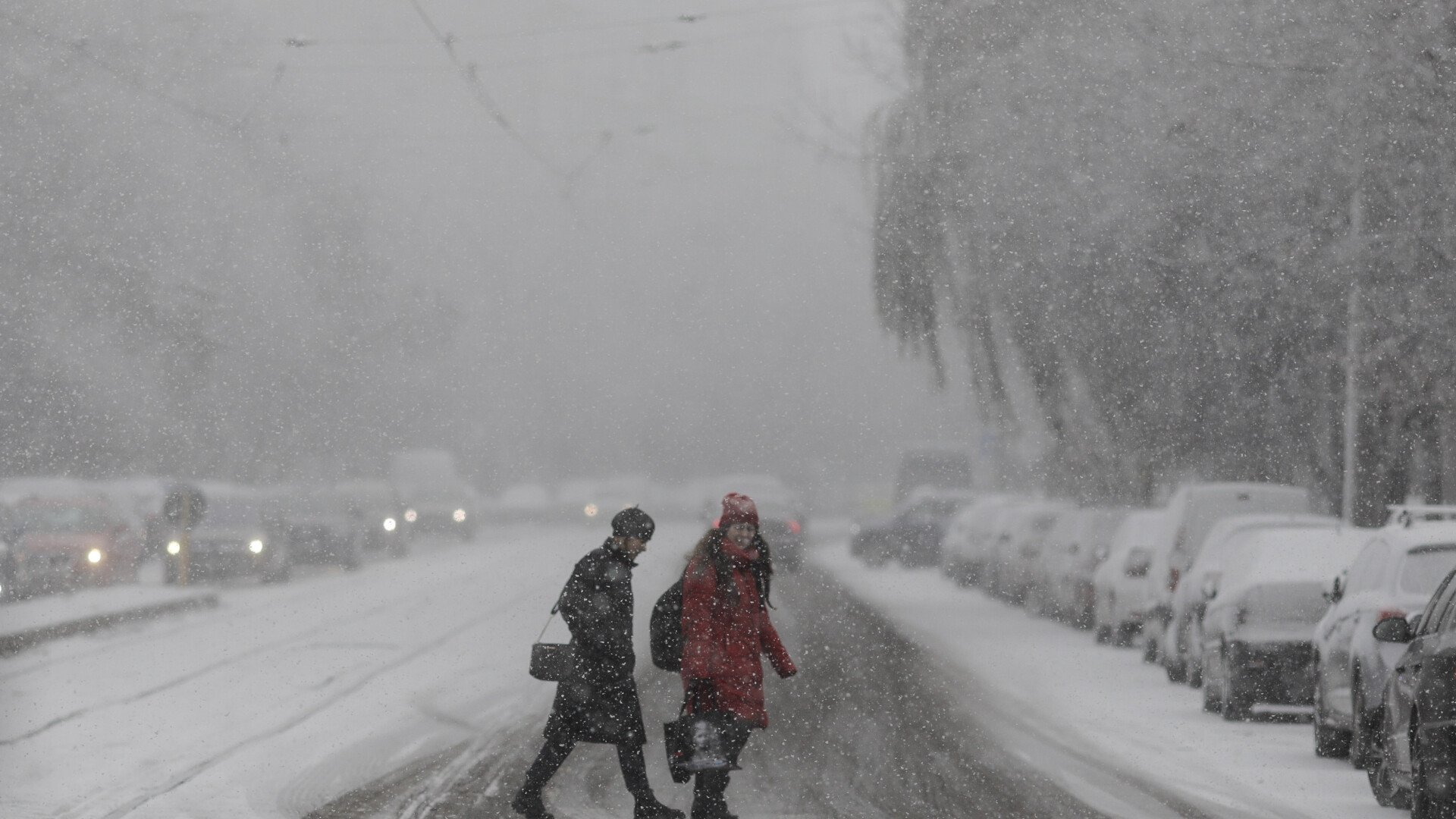 Vremea deosebit de rece pentru această perioadă se instalează deja în România, începând de vineri, aducând temperaturi minime record, ger pe timpul nopților și dimineților, precum și fenomene meteorologice extreme