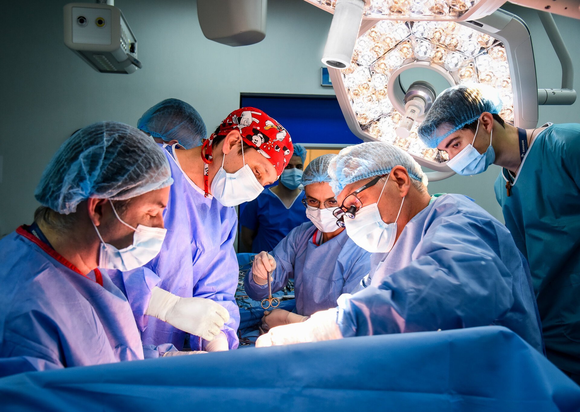 De la o simplă inițiativă privată la un pilon esențial al sănătății din România: SANADOR împlinește 25 de ani de act social și profesionalism medical În cei 25 de ani de existență, SANADOR s-a impus ca unul dintre cele mai mari și mai respectate spitale private din România, marcând profund peisajul medical național