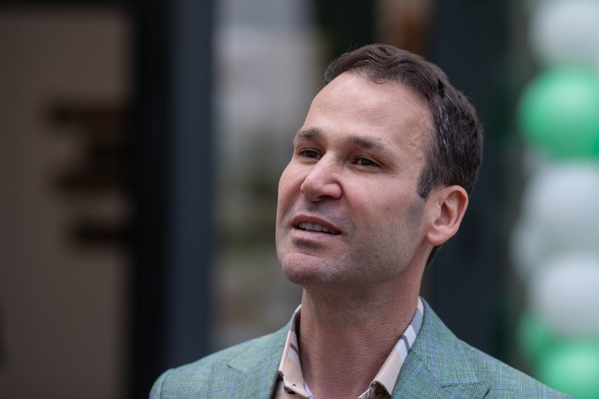 Primarul Sectorului 3, Robert Negoiță, acuzat de DNA pentru asfaltări ilegale și riscuri de siguranță Primarul Sectorului 3, Robert Negoiță, se află în centrul unui scandal de proporții după ce procurorii DNA au deschis o anchetă privind modul în care au fost realizate anumite lucrări de infrastructură în zona sa de mandat