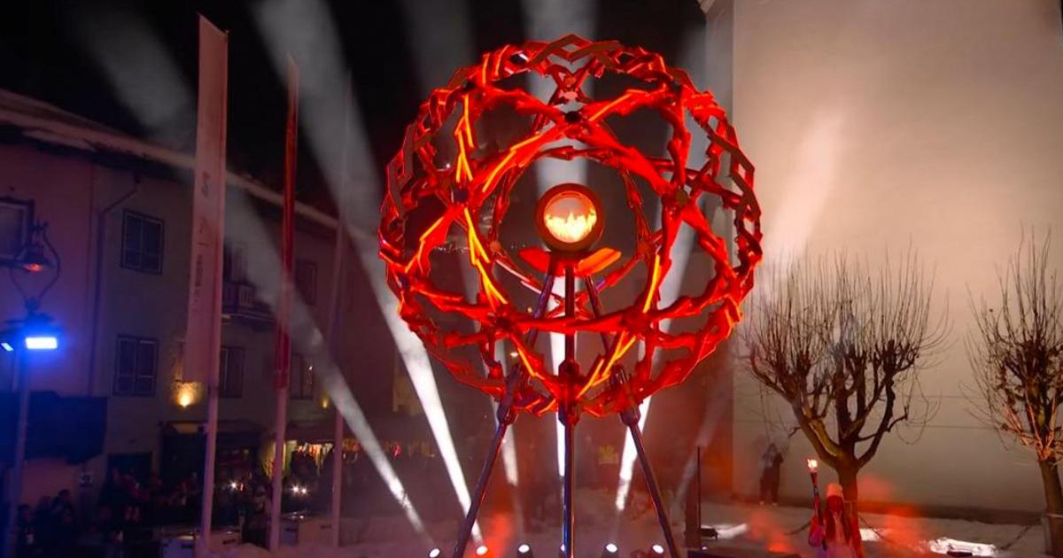 Focul olimpic strălucește în două orașe: Milano și Cortina unite în premieră Marți, 6 februarie 2024, a avut loc un moment istoric în cadrul Jocurilor Olimpice de Iarnă din Milano și Cortina, unde flacăra olimpică a fost purtată simultan în cele două orașe gazdă pentru prima dată