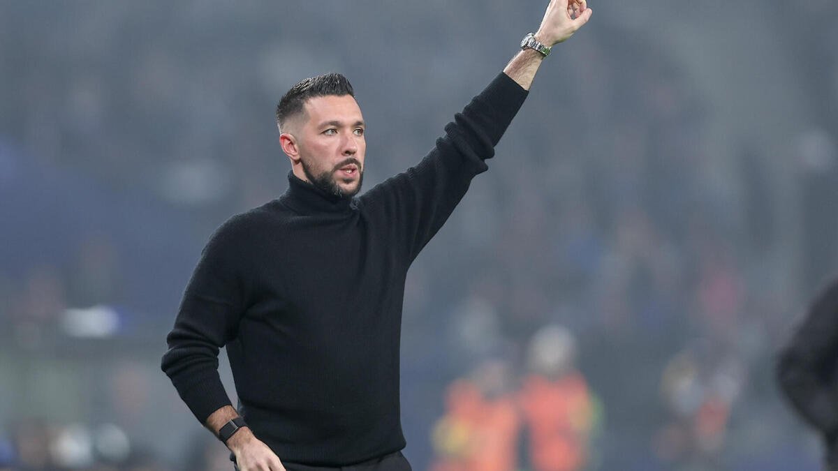 „Strategia surprinzătoare a antrenorului în apărarea echipei”