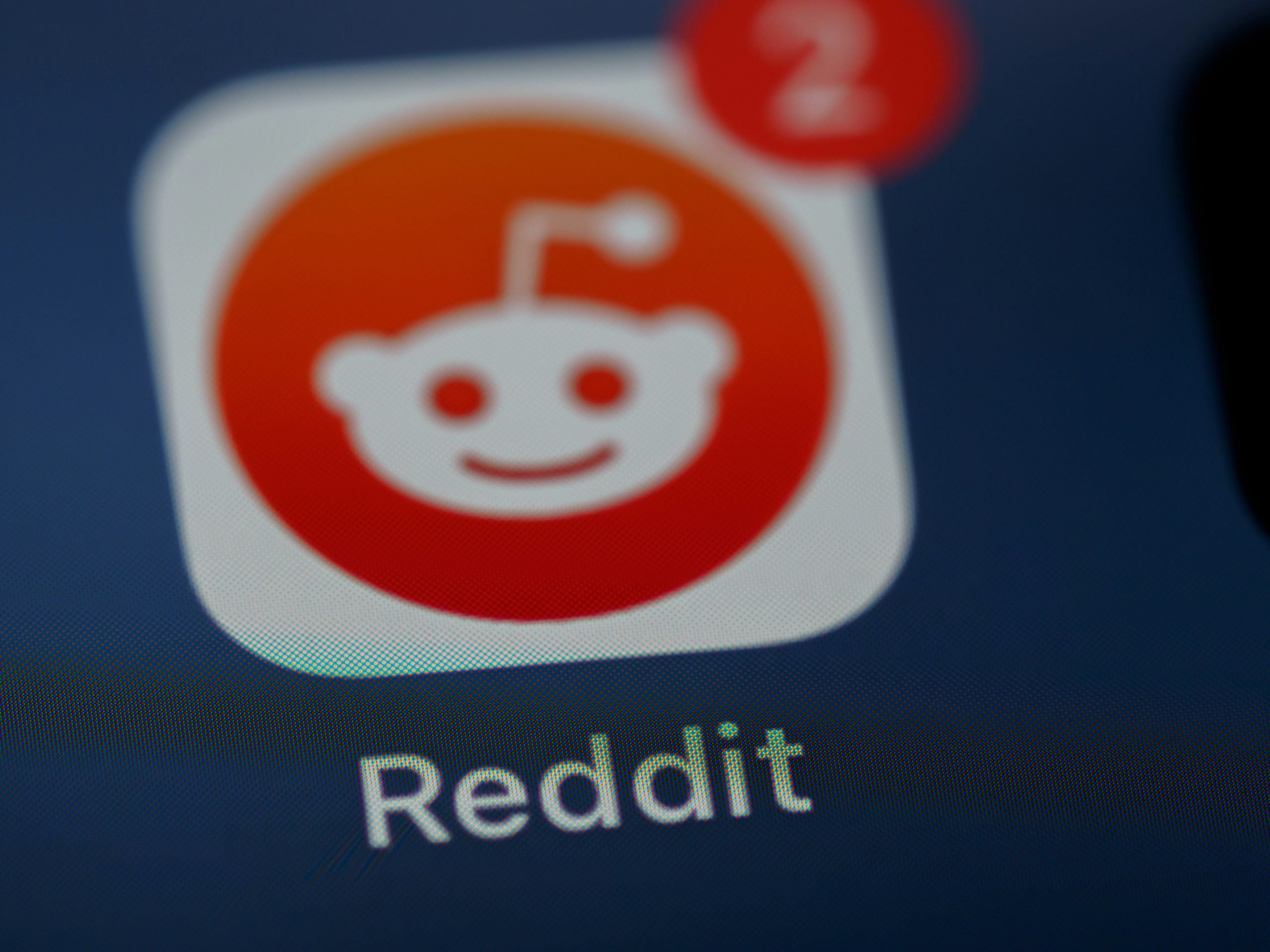 Reddit, una dintre cele mai populare platforme globale de socializare, se află în centrul unui nou scandal după ce autoritățile din Regatul Unit au decis să-i aplice cea mai mare amendă din istorie, de peste 14 milioane de lire sterline