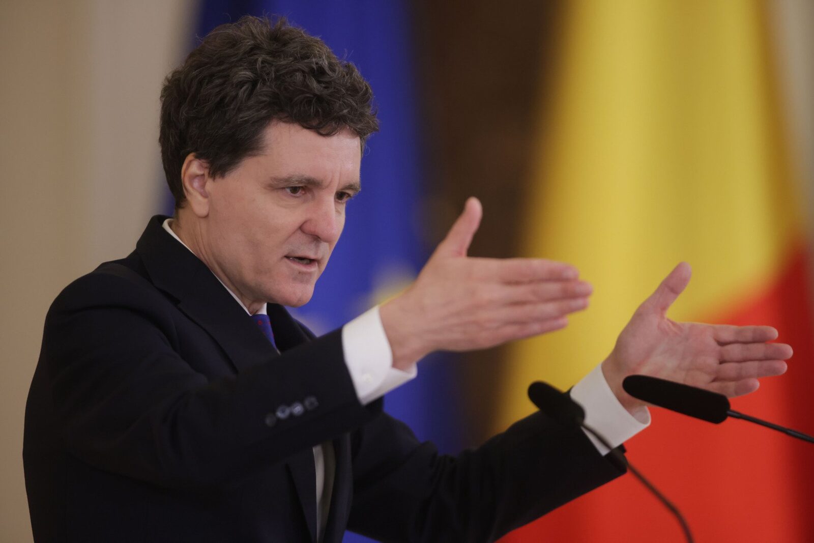 Președintele Municipiului București, Nicușor Dan, urmează să susțină în scurt timp o declarație de presă înaintea participării sale la primul summit informal al Uniunii Europene din acest an, desfășurat în Belgia