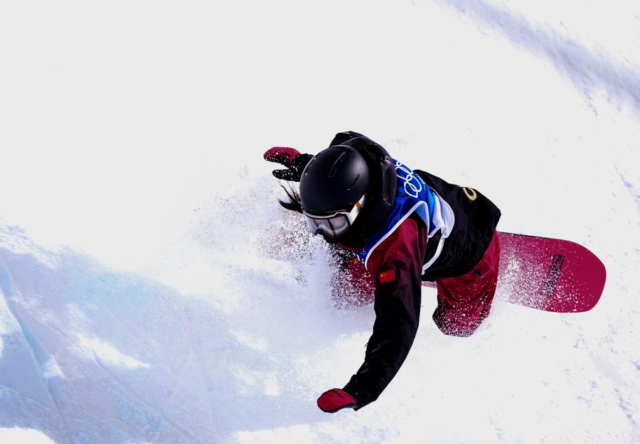 Accident pe pârtie: Liu Jiayu, snowboarderul chinez, se recuperează după o cădere spectaculoasă la Jocurile Olimpice de iarnă de la Milano-Cortina LIVIGNO, Italia — Liu Jiayu, snowboarderul chinez cu o carieră impresionantă, a suferit o accidentare gravă în timpul calificărilor la proba de halfpipe din cadrul Jocurilor Olimpice de iarnă de la Milano-Cortina, desfășurate pe 11 februarie 2026