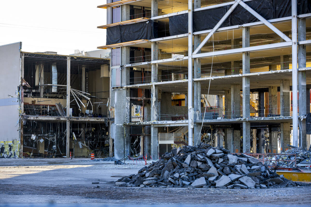 Demolarea Eastside Cannery: Încă un simbol al Vegas-ului se transformă în istorie Eastside Cannery, cândva un loc emblematic al divertismentului din Las Vegas, este acum doar un morman de ruine