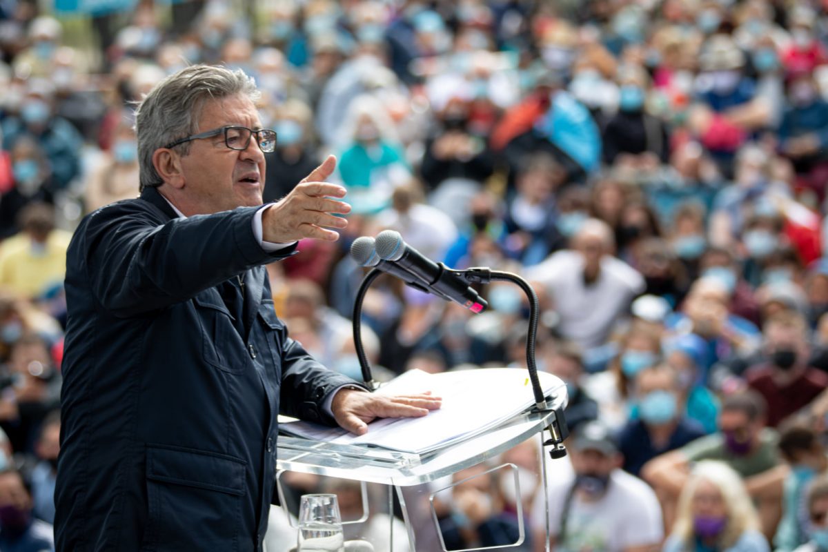 Criză în Lyon: Trei suspecți reținuți în cazul uciderii activistului de extremă dreapta, Quentin Deranque Autoritățile franceze au făcut un pasimportant în ancheta legată de moartea activistului student Quentin Deranque, în vârstă de 23 de ani, care a fost grav rănit în urma unui incident violent petrecut în Lyon și ulterior a decedat din cauza leziunilor cerebrale