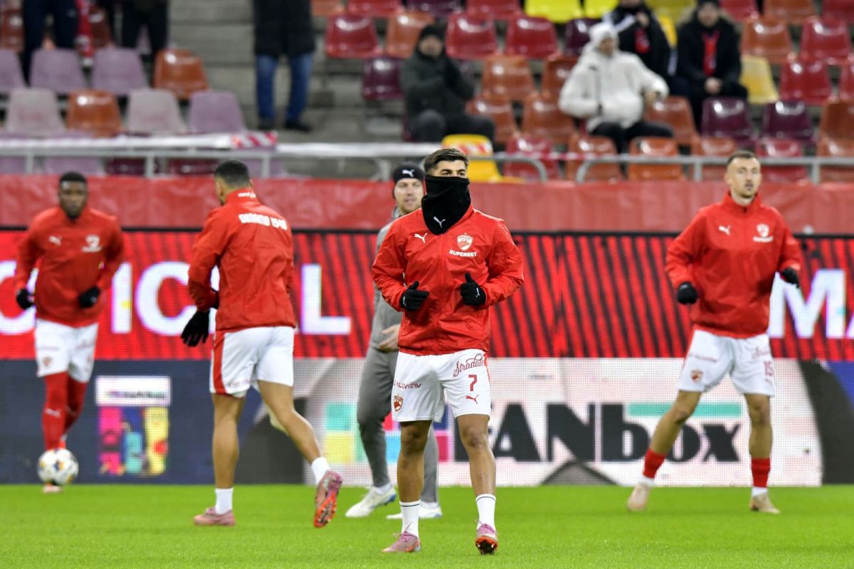 Dinamo și Universitatea Craiova se luptă pentru fotoliul de lider în Superligă Astăzi, de la ora 20:00, arena națională din București va fi gazda unei confruntări de mare intensitate între Dinamo și Universitatea Craiova, meci care va decide cine va ocupa primul loc la finalul rundei #26 din Superligă