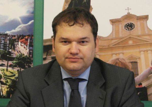 Investiții semnificative pentru infrastructură și educație Ministrul Dezvoltării, Lucrărilor Publice și Administrației, Cseke Attila, a anunțat că ministerul a decontat lucrări în valoare totală de peste 105 milioane de lei, destinându-se pentru 239 de investiții realizate prin componentele C10 și C15 ale Planului Național de Redresare și Reziliență (PNRR)