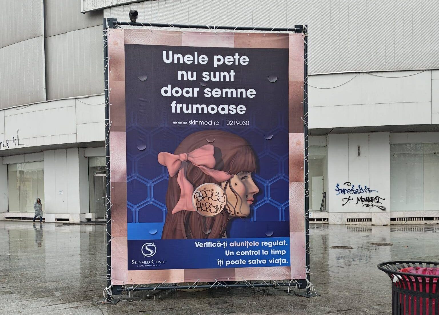 Primăria Generală elimină reclamele ilegale de pe trotuare, Ciucu: „Fără taxe, doar profit”