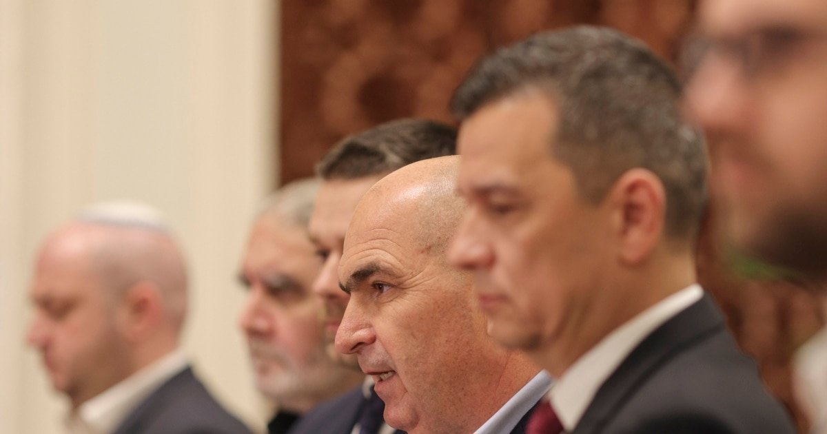 Reforma administrației centrale și locale, împreună cu un pachet ambițios de relansare economică, va fi adoptată prin Ordonanță de Urgență a Guvernului, după finalizarea avizării, a declarat luni purtătoarea de cuvânt a Executivului, Ioana Dogioiu