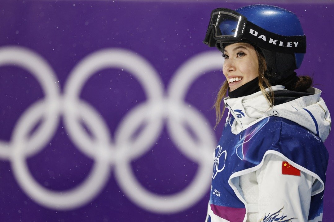 Gu Ailing, vedeta freeski-ului din China, a strălucit la Olimpiada de Iarnă de la Milano-Cortina, câștigând medalia de argint în proba de big air feminin