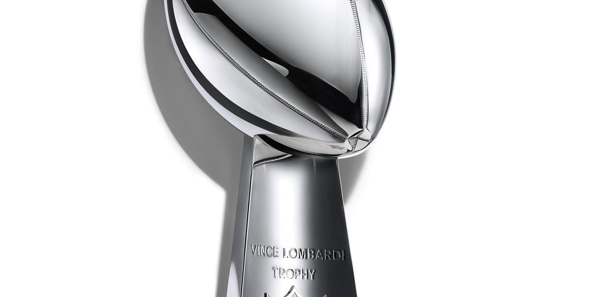 88508764007-nfl-vince-lombardi-sb-trophy-v-1-tm-122322-cv-onwhite-1.jpg - PresaObiectiva