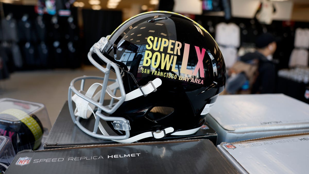 Super Bowl Sunday a sosit: Seahawks și Patriots se pregătesc pentru confruntarea din California Super Bowl 60, cel mai așteptat eveniment sportiv al anului, va aduna în această seară pe sânul stadionului Levi’s din Santa Clara, California, echipele Seattle Seahawks și New England Patriots