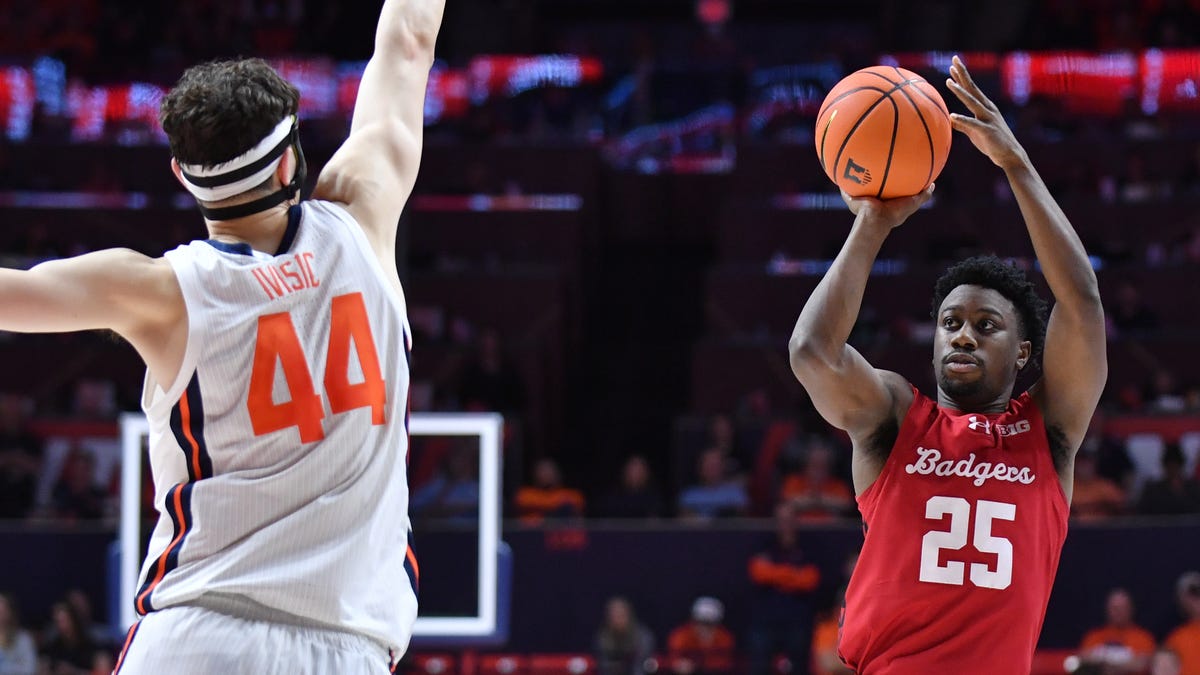 Wisconsin surprinde Illinois într-o victorie dramatică în prelungiri Echipa de baschet masculin a Universității Wisconsin a obținut o victorie neprevăzută, învinsând-o pe Illinois, echipă aflată pe locul 7 în clasamentul național, cu 92-90, în partida disputată pe 10 februarie la State Farm Center