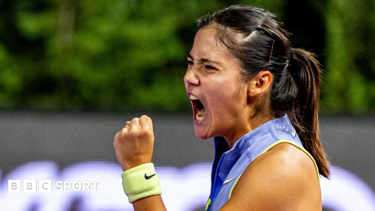Emma Raducanu, în semifinalele WTA după o revenire spectaculoasă Emma Raducanu a reușit să-și marcheze un nou început în carieră, câștigând jocurile din sferturile de finală ale unui turneu WTA, după o pauză de la forma competitivă