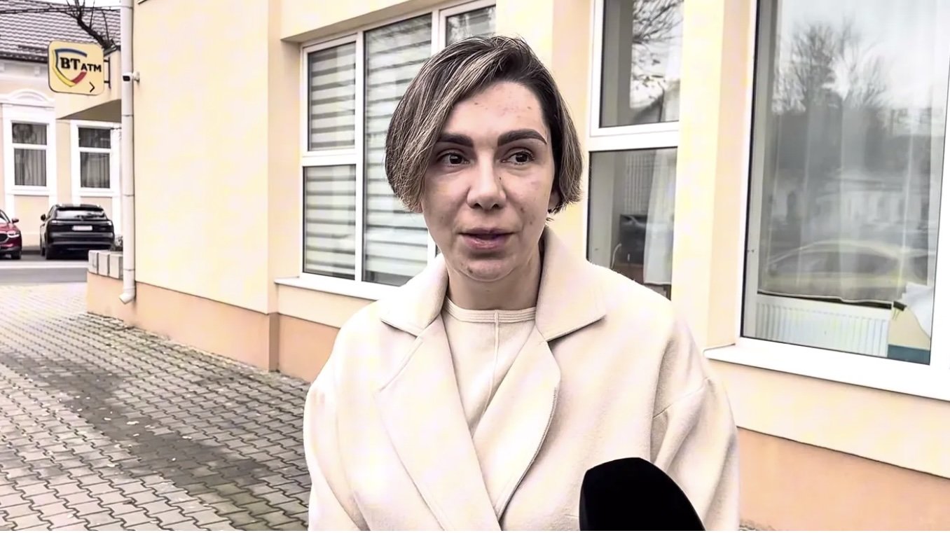 Decizie în cazul dublei crime din Sibiu: Adriana Viliginschi, plasată în arest preventiv Instanța din Sibiu a decis, miercuri, plasarea în arest preventiv a Adrianei Viliginschi, femeia implicată în cazul tragic al uciderii unei mame de către propria fiică