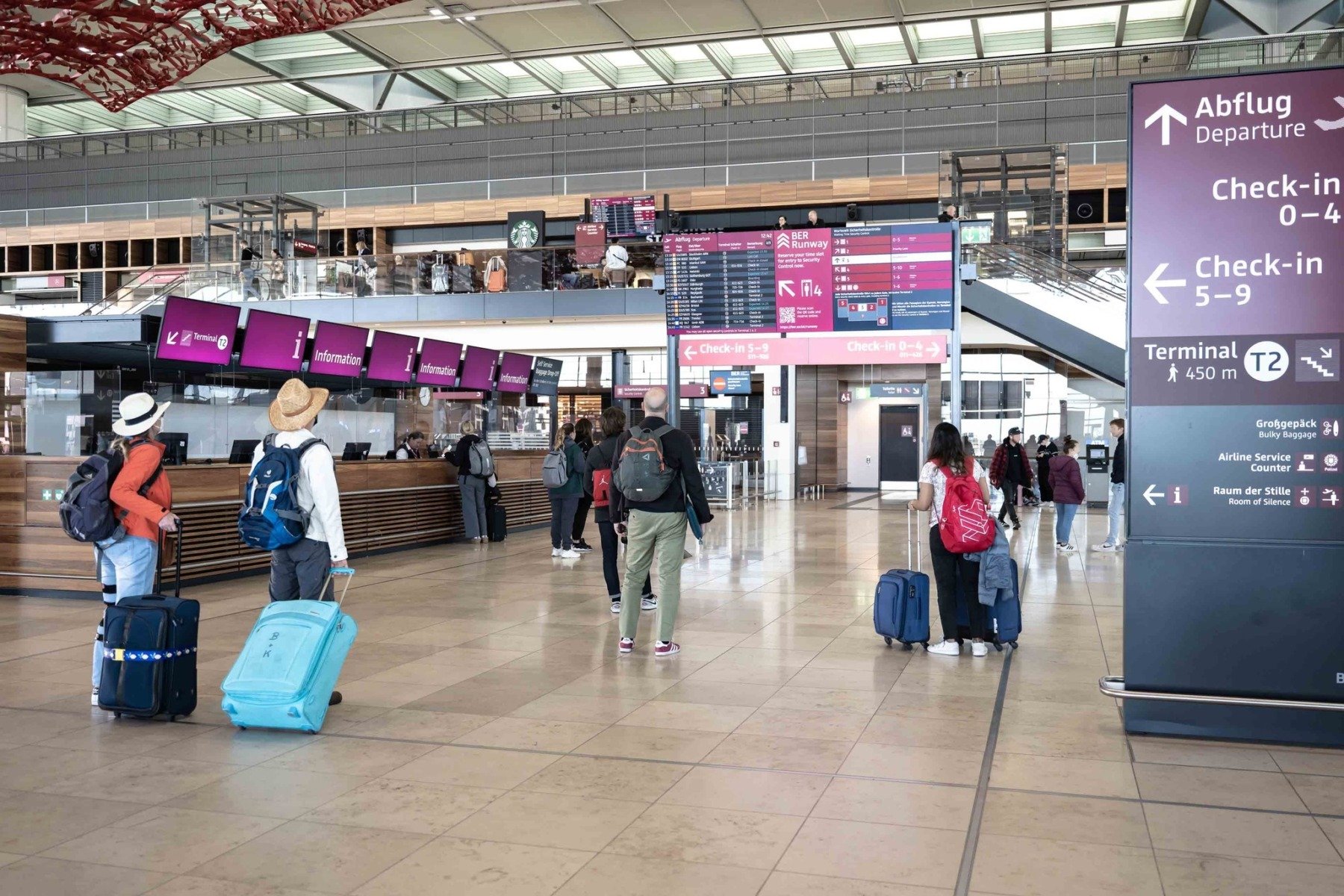 Aeroportul Berlin și-a suspendat temporar activitatea din cauza unei drone