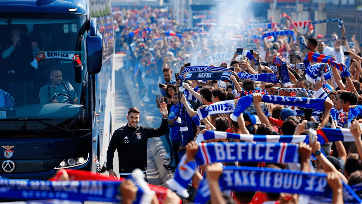 Atmosferă electrică în Tondela: Benfica triumfă în fața unui stadion animat Benfica a reușit să își mențină statutul de favorită în I Liga, învingând Tondela pe terenul acesteia, într-un meci marcat de o atmosferă vibrantă și un public entuziast