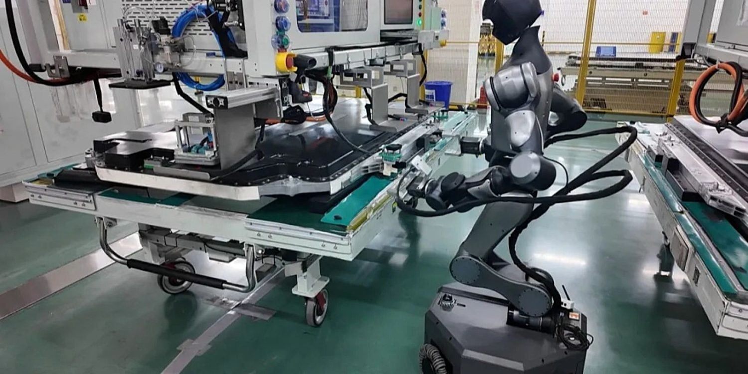 Roboții umanoizi au fost, mult timp, subiectul spectacolelor și demonstrațiilor spectaculoase, dar recent, aceștia pășesc pragul fabricilor, fiind integrați în procese critice de producție, acolo unde fiecare secundă contează și greșelile pot costa turbine financiare uriașe