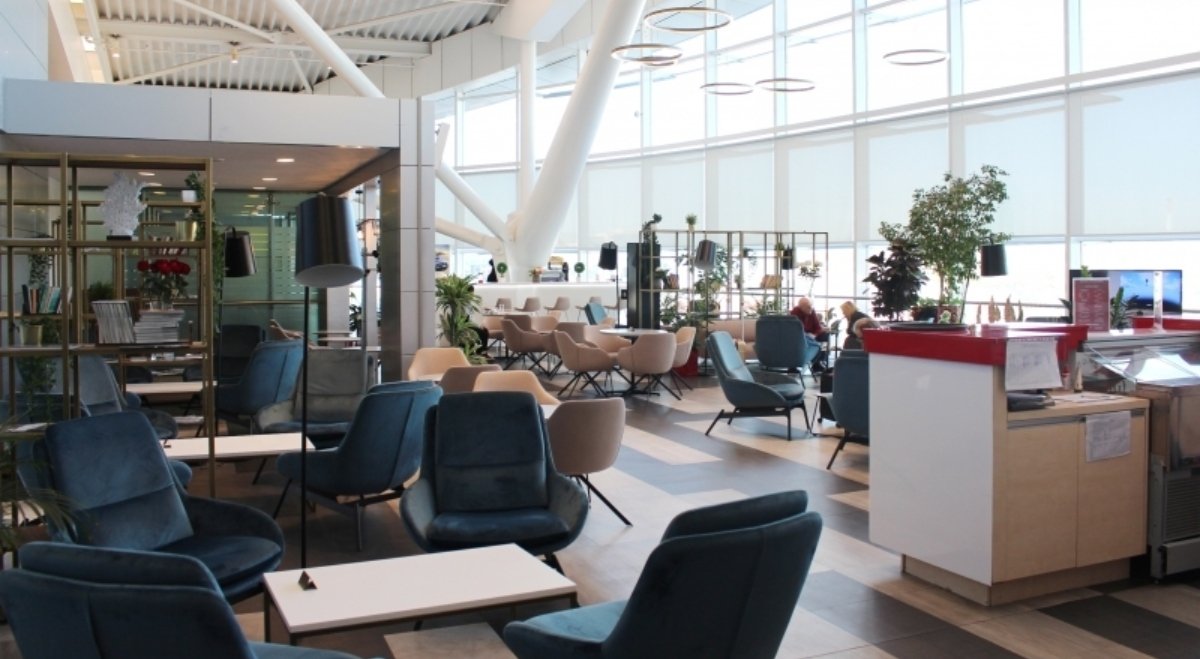 Aeroportul Internațional „Henri Coandă” intră într-o nouă etapă de modernizare, pregătind lansarea a două lounge-uri business ultramoderne, în timp ce o rută sezonieră spre Croația va fi suspendată în vara anului 2026 Compania Națională Aeroporturi București (CNAB) a anunțat recent demararea unei licitații pentru dezvoltarea și operarea a două spații moderne de relaxare în cadrul Aeroportului Internațional „Henri Coandă” din Otopeni