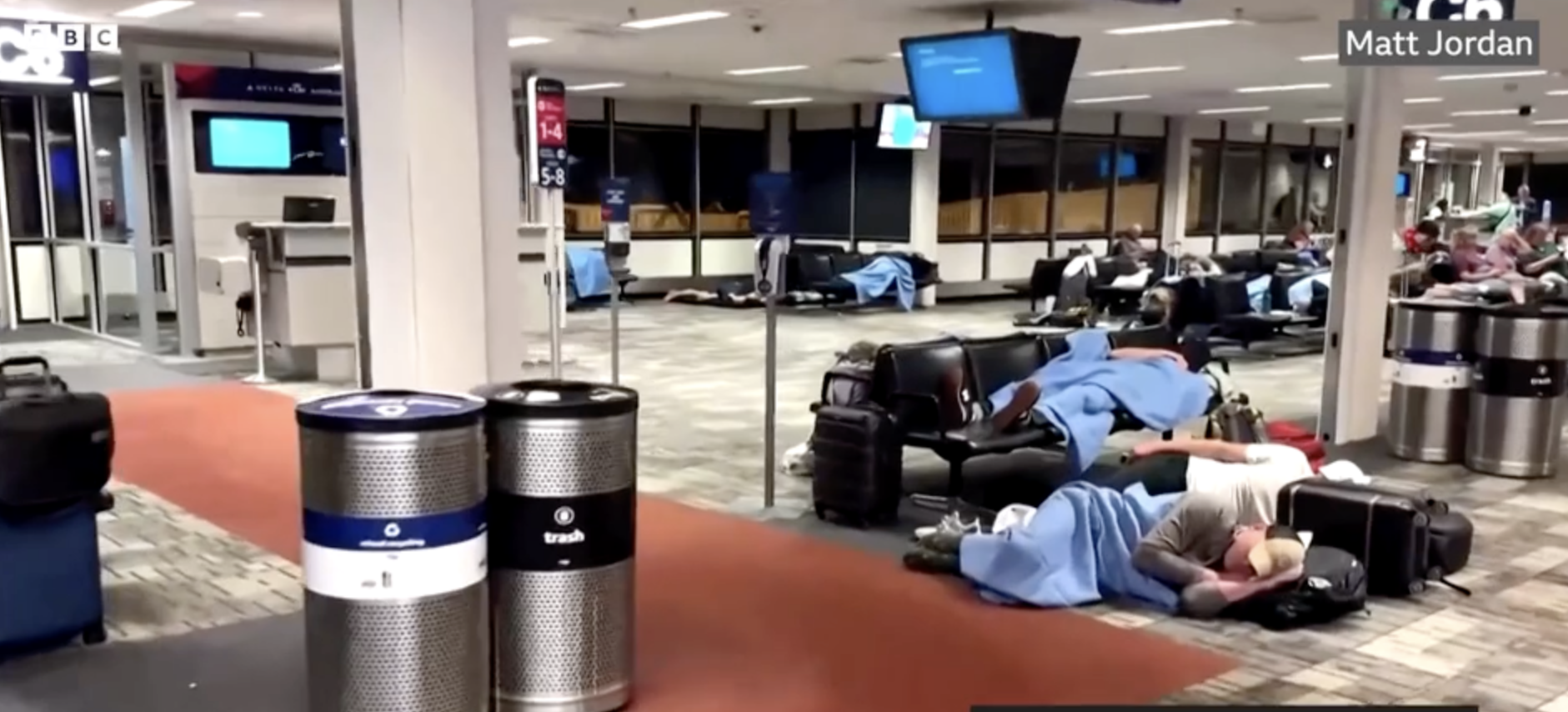 Rezultat al unor investigații recente, un scandal diplomatic zguduie scena internațională: Statele Unite ale Americii au deportat recent în Cisiordania doi palestinieni, folosind avioane private, în contextul în care acești bărbați se aflau în custodia Serviciului de Imigrație și Control Vamal (ICE)