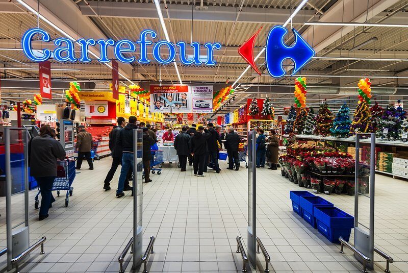 Compania franceză Carrefour a anunțat ieri că a intrat în negocieri exclusive pentru vânzarea operațiunilor sale din România către Pavăl Holding, grupul deținut de antreprenorii Adrian și Dragoș Pavăl, cunoscuți ca fondatorii lanțului de magazine Dedeman