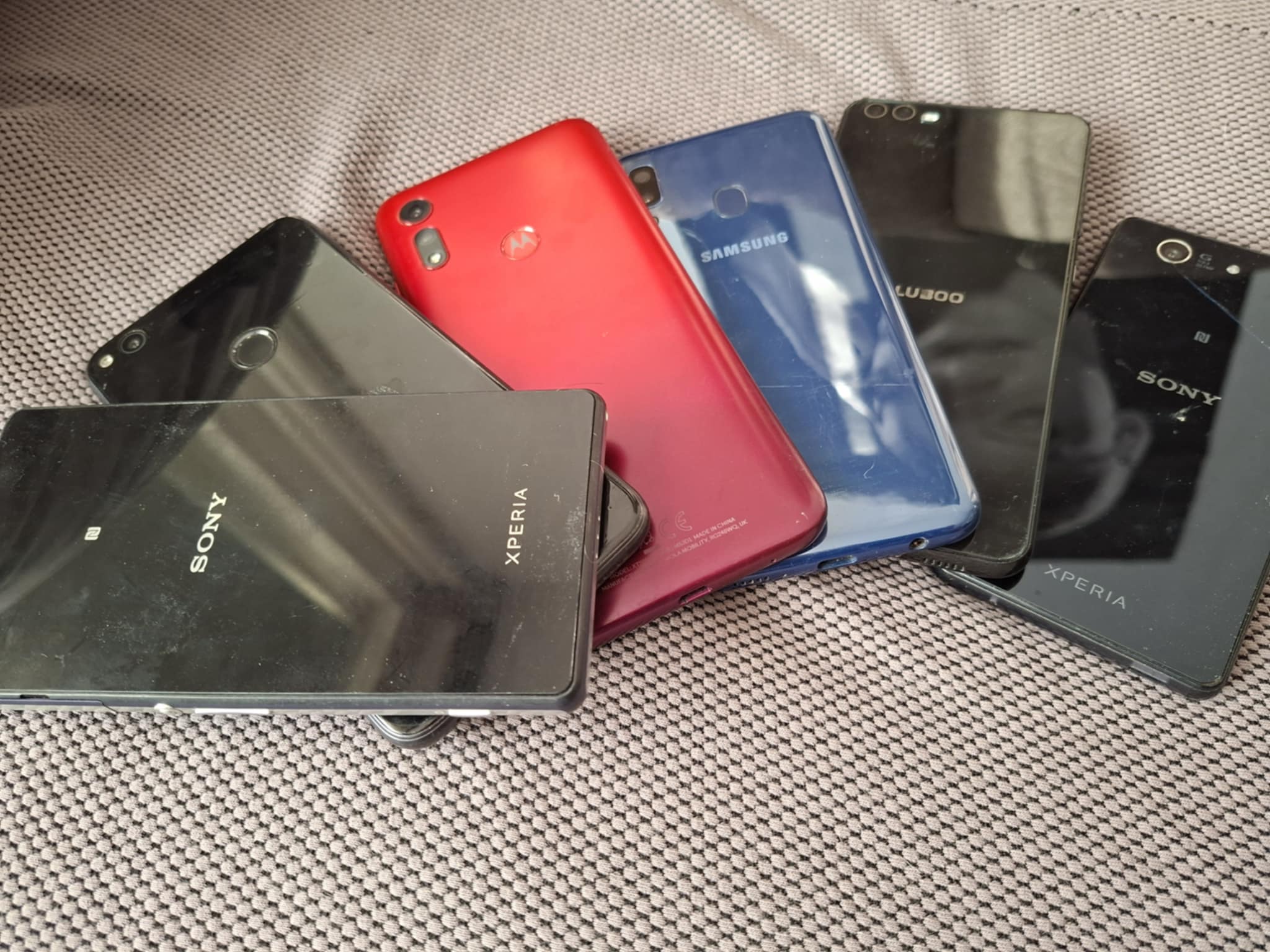 Într-o lume în care tehnologia evoluează rapid, multe telefoane vechi ajung să fie uitate în sertare sau, în cel mai rău caz, aruncate, devenind deșeuri electronice