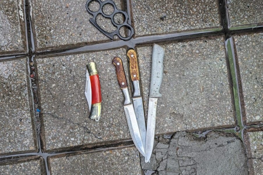 Cutite-arme-albe.jpeg - PresaObiectiva