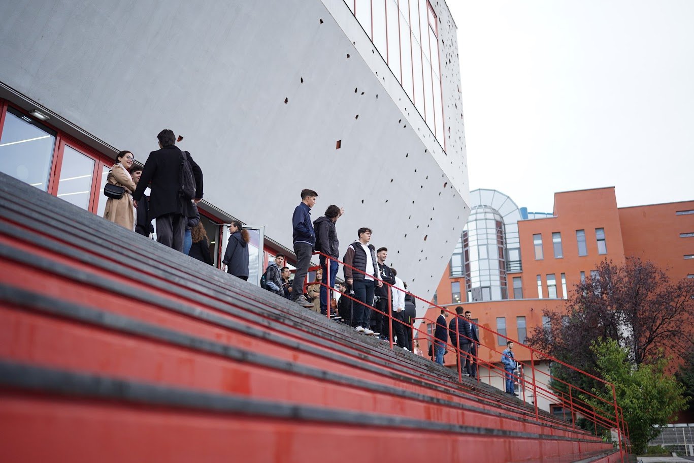 Înscrierile pentru simularea examenului de admitere la Politehnică au început oficial, deschizându-se la început de martie Universitatea Politehnica din București a dat startul oficial pentru înscrierile la simularea examenului de admitere, o etapă esențială pentru elevii de liceu interesați de domeniile tehnice, în special pentru cei care își doresc să pășească în lumea ingineriei și a tehnologiei