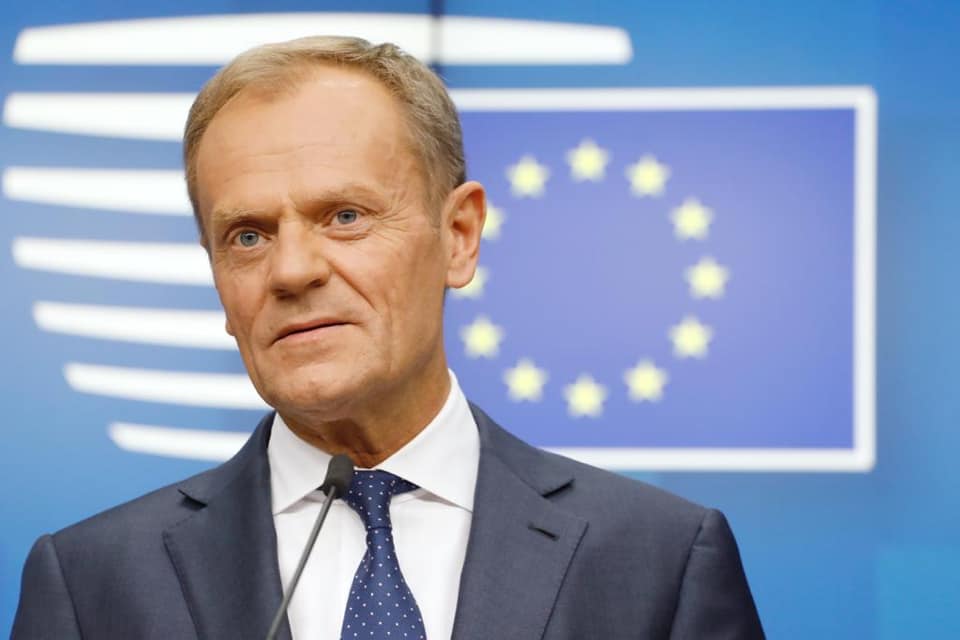 Premierul polonez Donald Tusk avertizează asupra riscului real al ieșirii Poloniei din Uniunea Europeană Premierul polonez Donald Tusk a tras un semnal de alarmă categoric asupra situației politice din Polonia, avertizând cu privire la un „risic real” ca țara sa să părăsească Uniunea Europeană