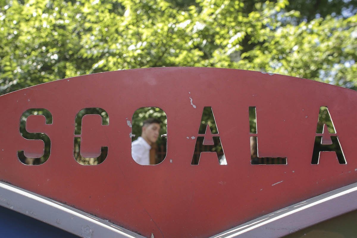 Programul Masă Caldă a menținut elevii în școli, chiar și fără reducerea abandonului schoolar, arată raportul Băncii Mondiale