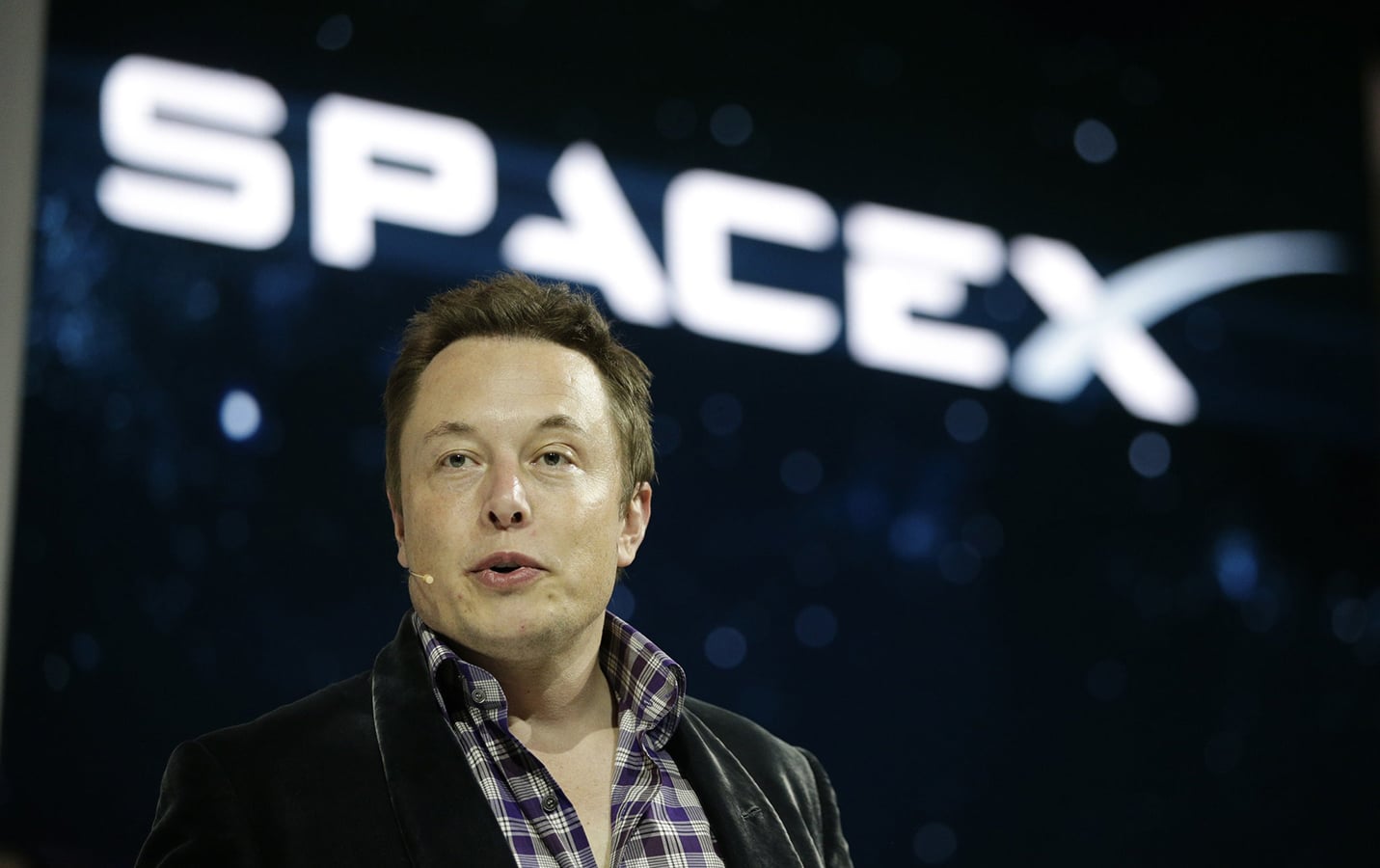 Elon Musk anunță că SpaceX a reușit să oprească utilizarea neautorizată a rețelei Starlink de către Rusia, într-un toi de tensiuni în Ucraina Decizia de a controla utilizarea sateliților Starlink în timpul conflictului ruso-ucrainean a fost confirmată recent de Elon Musk, într-un context tensionat și extrem de sensibil pentru situația de pe teren