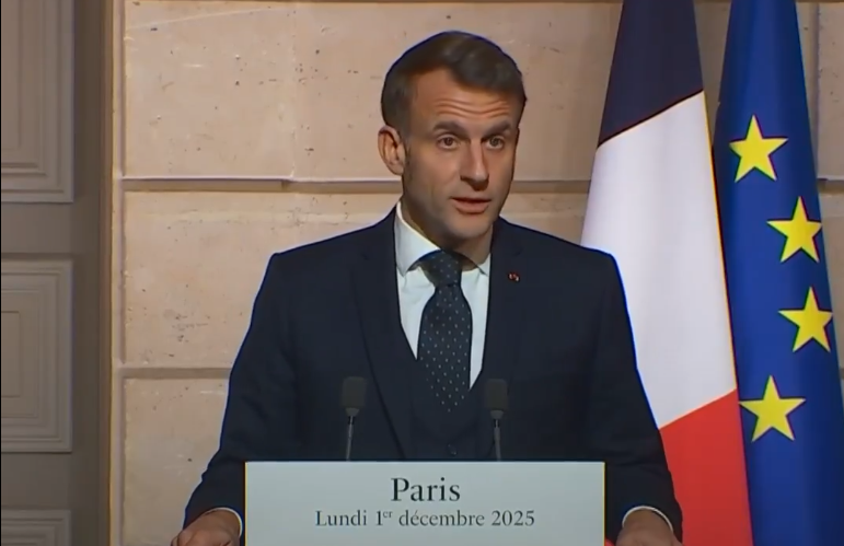 Președintele Franței, Emmanuel Macron, a făcut declarații considerate surprinzătoare în contextul tensiunilor de pe scena mondială, afirmând că nu există o urgență în a începe un dialog direct cu omologul său rus, Vladimir Putin